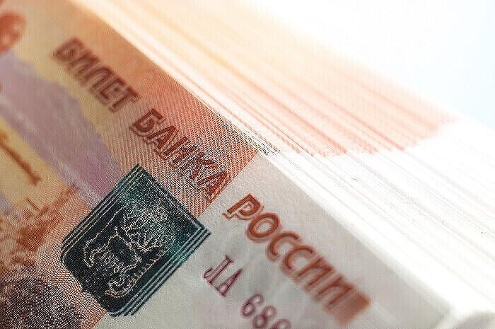 В Минцифры считают, что СМИ, которые по закону освобождены от уплаты нового трехпроцентного налога на размещаемую на их сайтах онлайн-рекламу, не должны платить этот сбор и с рекламы, размещенной в соцсетях Закон об обязательных отчислениях распространителями онлайн-рекламы в федеральный бюджет 3% дохода от реализации за квартал вступил в силу с первого апреля 2025 г. Подписаться
