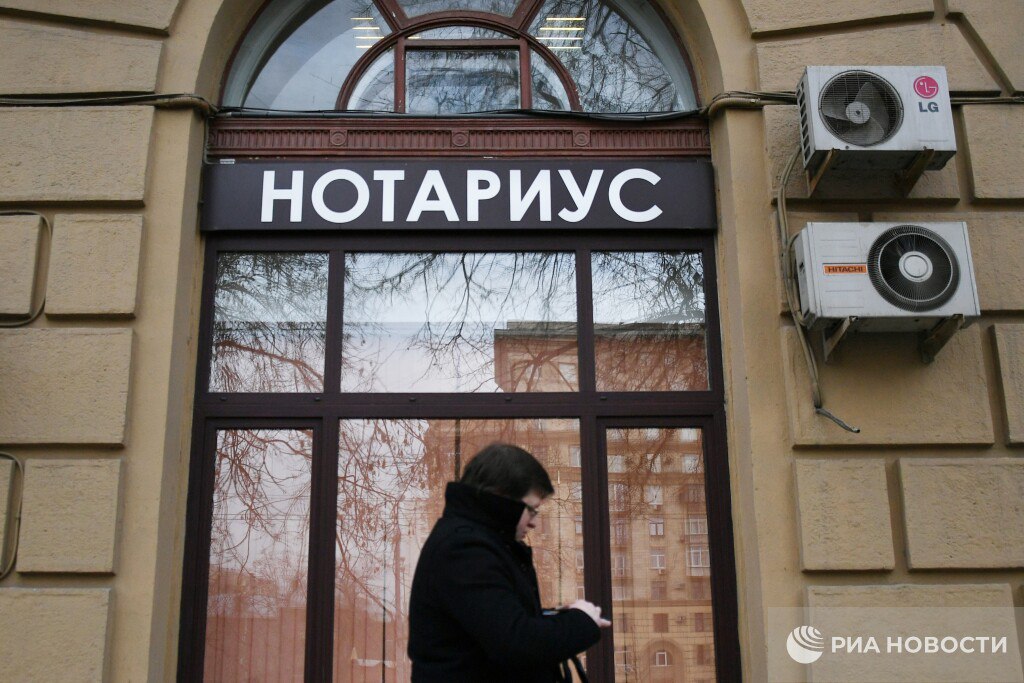 В Севастополе появятся бесплатные нотариусы для льготников За соответствующий законопроект сразу в двух чтениях проголосовали депутаты местного парламента на первом заседании осенней сессии По словам авторов законопроекта это позволит специалистам бесплатно оформлять нотариальные доверенности для судов а также государственых и муниципальных органов Тем самым это повысит доступность бесплатной юридической помощи Сейчас в городе бесплатные услуги юридические услуги льготникам оказывают только адвокаты 0   Подписаться на РИА Новости Крым в Telegram MAX VK