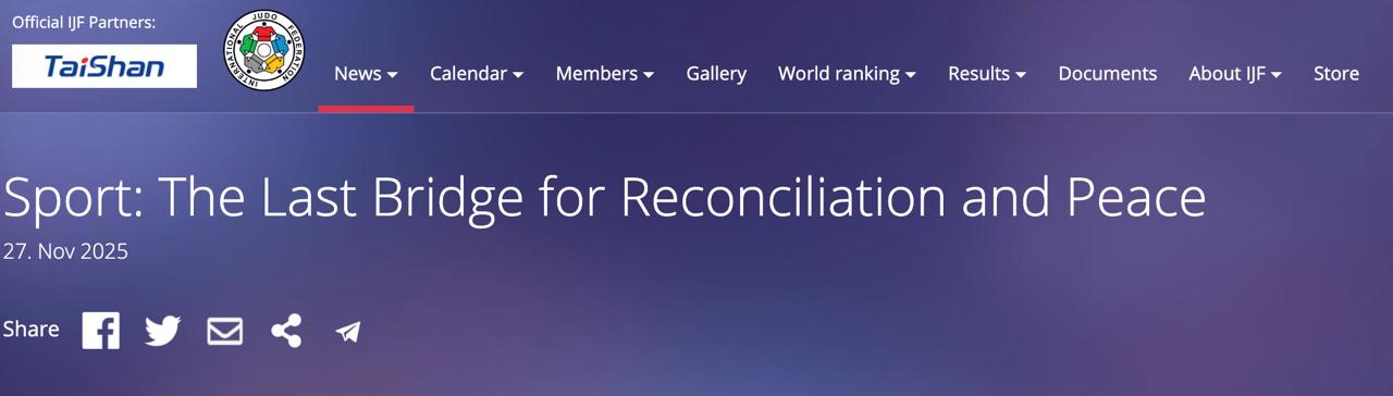 Сборную России допустили к участию на международных турнирах по дзюдо сообщает Международная федерация Исполнительный комитет Международной федерации дзюдо IJF принял решение о допуске российских спортсменов к участию в соревнованиях под национальным флагом с исполнением гимна и использованием символики страны Это решение вступает в силу с турнира Большого шлема который пройдет в Абу Даби с 28 по 30 ноября говорится в сообщении Напомним сейчас российские спортсмены частично допущены на крупнейшие турниры в нейтральном статусе однако большинство федераций продолжают политику изоляции Глава МОК призвала допускать всех спортсменов без политического вмешательства