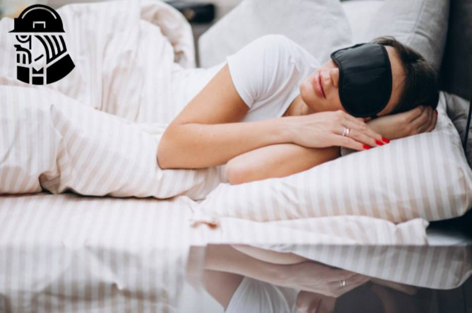 Тренд на темноту и тишину в отелях взлетел спрос на номера для сна Жители мегаполисов массово бронируют отели не ради экскурсий а ради одной цели выспаться Тренд на сонный туризм в 2026 году вышел на новый уровень спрос на такие программы за год вырос в 15 раз Отели адаптируют освещение под циркадные ритмы ставят спецматрасы и предлагают программы релаксации В некоторых подключают даже консультации сомнологов Целевая аудитория люди от 30 до 50 лет уставшие от дедлайнов экранов и стресса А лучшие направления для сонного отдыха Алтай Карелия и черноморское побережье где природа сама помогает уснуть kvadratnymaster