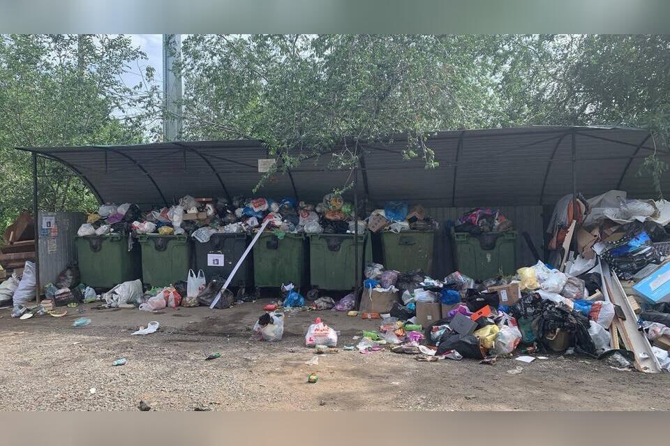 Историческое решение в Иваново у семейного клана изъяли ТКО империю на 5 6 млрд рублей Фрунзенский райсуд впервые в России удовлетворил антикоррупционный иск и постановил передать в доход государства активы связанные с оператором по обращению с отходами Чистое поле Центр По версии прокуратуры семья предпринимателя Владимира Ярченкова при поддержке главы департамента ЖКХ создала монополию на ТКО и получила миллиардные незаконные доходы При норме прибыли в 100 8 млн руб фактические доходы составили 2 3 млрд дивидендов более 5 млрд в целом Суд признал это незаконным обогащением и обратил имущество и доли компаний в пользу государства Ответчики заявили о законности бизнеса и готовят апелляцию ZAB RU Проголосовать