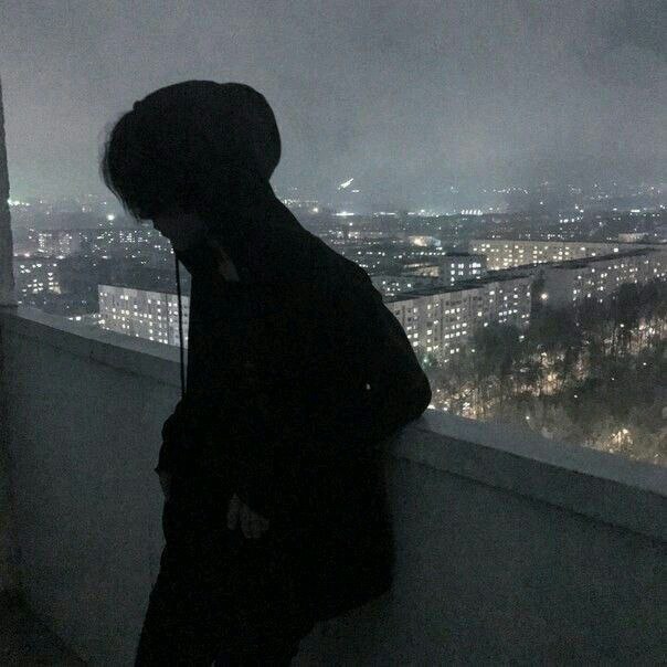 В Госдуме озаботились депрессивной идеологией которая в последнее время распространяется среди детей Это приводит к увеличению суицидальных явлений в подростковой среде уверена депутат Останина Однако источник распространения депрессивной идеологии она не назвала Останина также рассказала о негативном влиянии на детей игры Roblox и социальной сети Likee Они как утверждается используются для вовлечения их в преступную деятельность По словам депутата под такое влияние попадают дети от 8 лет Письма об этой проблеме от родителей приходят в Госдуму едва ли не ежедневно   Подписывайтесь на Расстригу