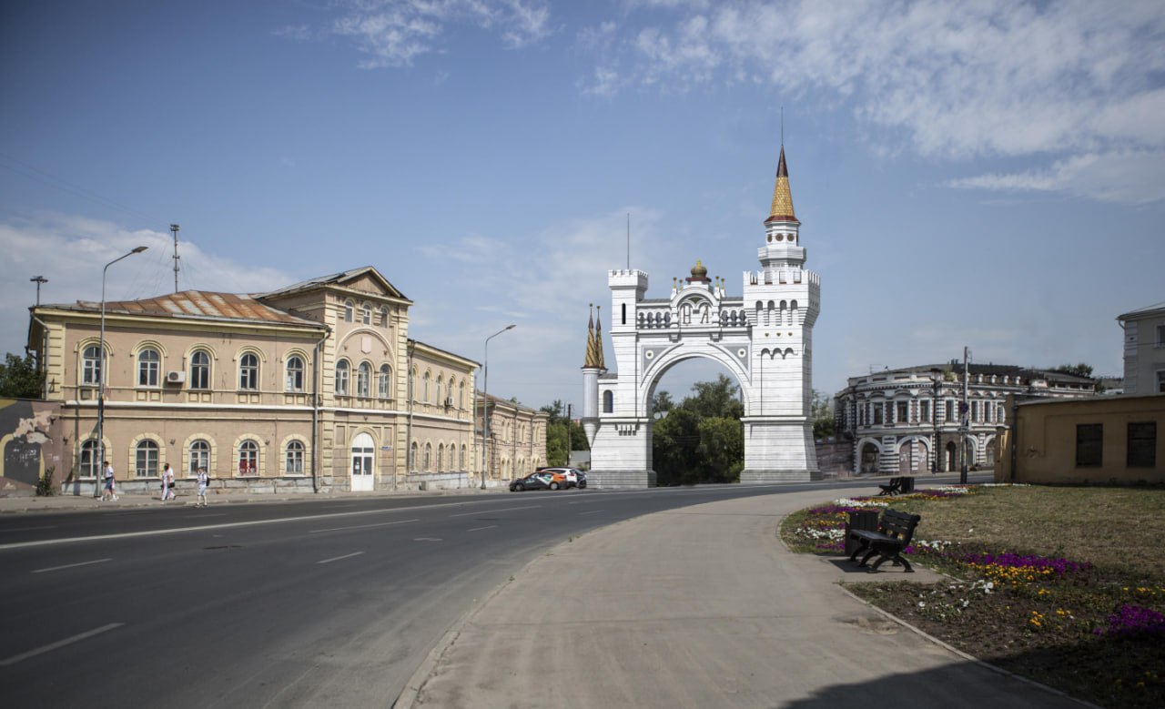 Нижегородские власти нашли подрядчика для восстановления Триумфальной арки Контракт на выполнение работ планируется подписать с компанией «ТСНРУ» из Татарстана, следует из данных на портале госзакупок. Цена работ составит 314, 8 млн рублей. Срок выполнения – до середины ноября 2026 года. Ранее сообщалось, что Триумфальную арку воссоздадут на улице Советской. Арку построили к приезду императора Николая II с супругой на Нижегородскую ярмарку в 1896 году. Фундамент одной из опор арки обнаружили в ходе земляных работы в августе 2024 года. Построенная Триумфальная арка должна стать выставочным пространством. А обнаруженную опору исторического сооружения поместят в стеклянный "саркофаг". Прислать новость