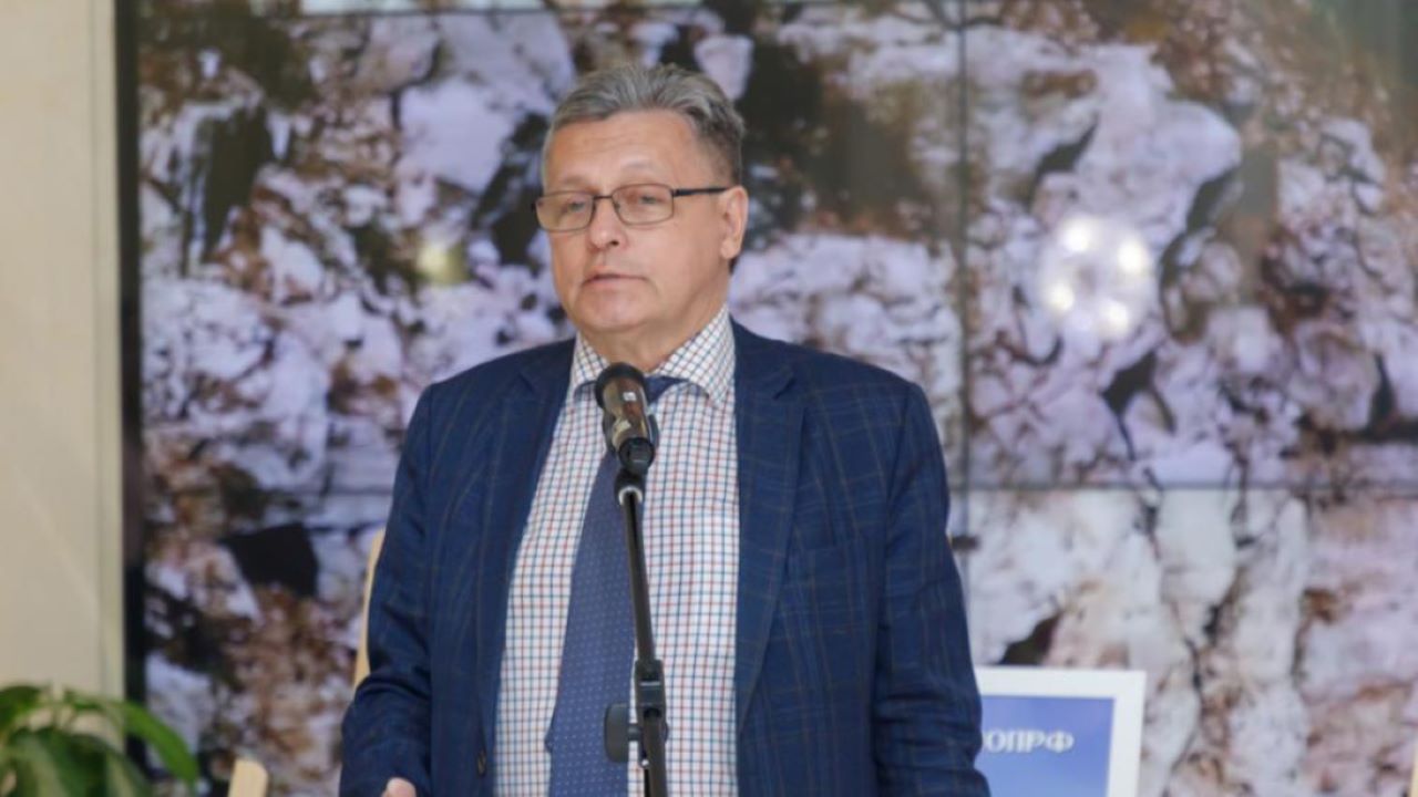 Рифат Сабитов: следует обратить внимание россиян, общественности, органов исполнительной власти на состояние Волги Об этом речь шла во время круглого стола "День Волги в Общественной палате России. Инициативы в сфере культуры, экологии и туризма, реализуемые общественными палатами Поволжья", сообщает ГТРК "Ставрополье". "Волга — одна из главных водных артерий России. По ней совершаются грузоперевозки, идут туристические потоки, это источник жизни. Следует обратить внимание населения России, общественности, органов исполнительной власти на состояние Волги. В части регионов она мелеет, судоходство уменьшается", — подчеркнул заместитель генерального директора — руководитель регионального департамента ВГТРК Рифат Сабитов, отметив ряд проблем, связанных с экологией реки. Фото: ОП РФ Подпишись — Вести Мурман
