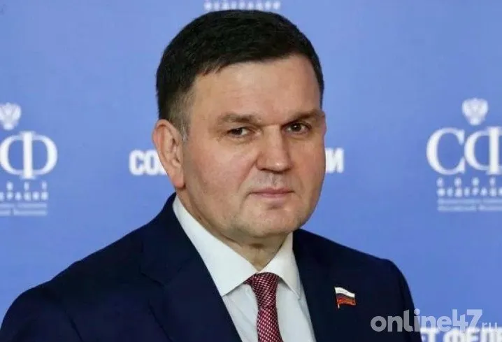 Сергей Перминов Ленобласть делится опытом поддержки малого бизнеса на федеральном уровне В конце прошлой недели Ленинградская область стала площадкой федерального форума Мой бизнес В мероприятии приняли участие предприниматели из разных регионов России а также министр экономического развития РФ Максим Решетников Гостям показали ведущие предприятия туристические комплексы и работу Всеволожского Мультицентра Сенатор РФ от Ленинградской области Сергей Перминов в беседе с Общей газетой Ленобласти рассказал что 47 й регион накопил значительный опыт в поддержке малого и среднего предпринимательства МСП который может быть полезен другим субъектам страны По словам Сергея Перминова проведение форума в регионе закономерный шаг поскольку областное правительство выстроило систему поддержки предпринимателей включающую различные практики и меры помощи Поддержка малого и среднего предпринимательства необходима для стабильного развития экономики России Федеральный форум Мой бизнес знаковое событие для нашего региона отметил сенатор Он добавил что Ленинградская область впервые принимает форум несмотря на то что он проводится уже в шестой раз Также сенатор подчеркнул что особое внимание в регионе уделяется социально ориентированному бизнесу и участникам СВО которые планируют открыть собственное дело и что эти направления стали предметом обсуждения на площадке форума МСП нужны такие меры которые позволили бы не только адаптироваться к непростым реалиям но и развиваться дальше Уверен что Ленинградской области есть что предложить коллегам из других регионов резюмировал Сергей Перминов Если у вас не грузятся фото видео читайте Online47 в MAX   max ru online47