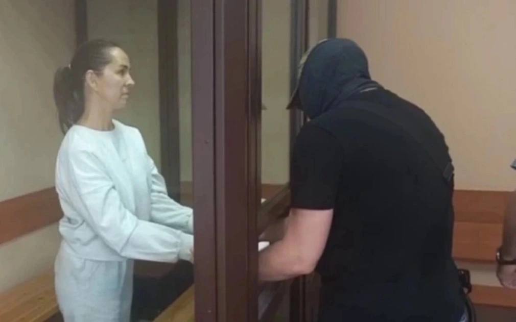 Гульнару Юрину оставили в СИЗО Верховный суд Башкирии 17 ноября оставил без изменений решение Советского райсуда Уфы о продлении меры пресечения директору АНОК Дирекция культурных программ РБ Гульнаре Юриной Она останется под стражей до 6 декабря сообщили РБК Уфа в объединенной пресс службе судов республики Юрину вместе с народным артистом Башкирии Вильданом Яруллиным обвиняют в присвоении или растрате Она находится в СИЗО в Челябинской области Яруллин под домашним арестом РБК Уфа в Telegram РБК Уфа в MAX