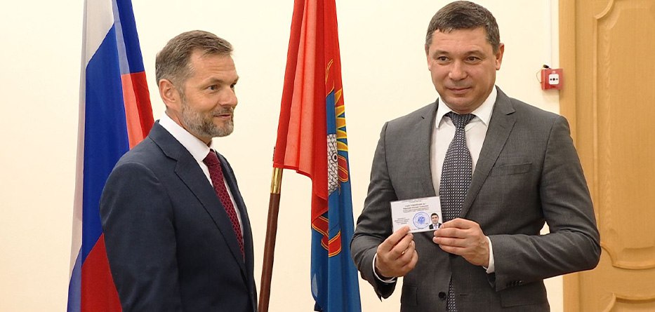 Евгений Первышов стал первым зарегистрированным кандидатом на выборах главы Тамбовской области Выборы губернатора региона будут проходить три дня: 12, 13 и 14 сентября. Президент России Владимир Путин в ноябре 2024 года подписал указ о досрочном прекращении полномочий главы региона Максима Егорова, приняв его отставку по собственному желанию. Врио главы Тамбовской области стал участник первого потока образовательной программы «Время героев» Евгений Первышов. Выборный
