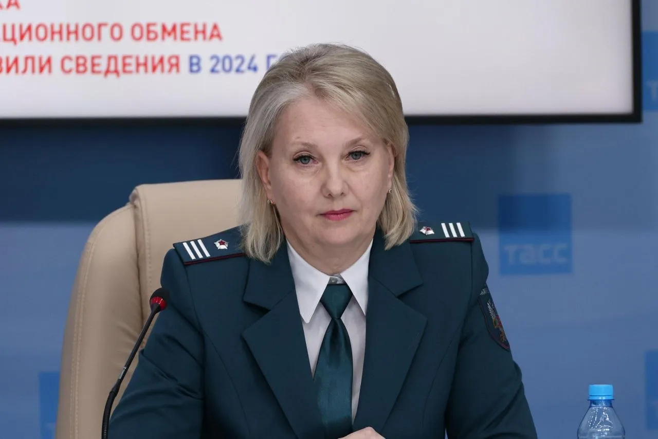 По данным УФНС России по Приморскому краю в Приморье стало больше миллиардеров В Приморье за год стало больше миллиардеров число предпринимателей с доходом свыше 1 млрд рублей выросло на 2 человека Об этом на пресс конференции в РИЦ ТАСС Дальний Восток рассказала начальник отдела камерального контроля налога на доходы физических лиц и страховых взносов УФНС России по Приморскому краю Ольга Киричек По данным налоговой службы всего такие доходы задекларировали 17 человек работающих в оптово розничной торговле производстве продуктов и IT Также зафиксированы десятки декларантов с доходами от 100 млн до 1 млрд рублей хотя их число немного снизилось по сравнению с прошлым годом