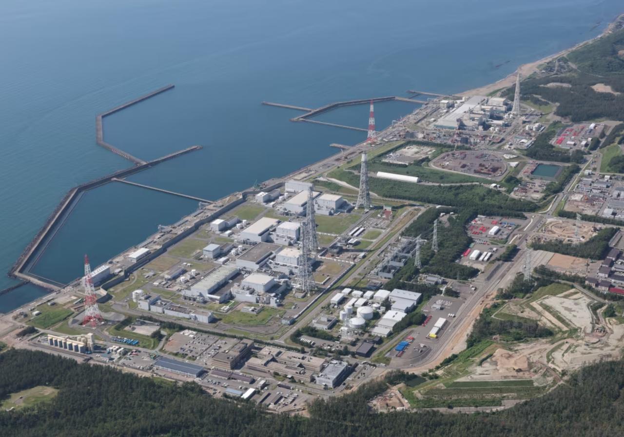 20 января планируется перезапустить шестой энергоблок АЭС Касивадзаки Карива компании Tokyo Electric Power Company АЭС в Ниигате станет первой которая возобновит работу под управлением TEPCO Как уже писали местные жители не довольны таким решением Опрос проведенный префектурой Ниигата в октябре показал что 60 жителей считают что условия для возобновления работы АЭС не были соблюдены Почти 70 обеспокоены тем что TEPCO будет эксплуатировать станцию