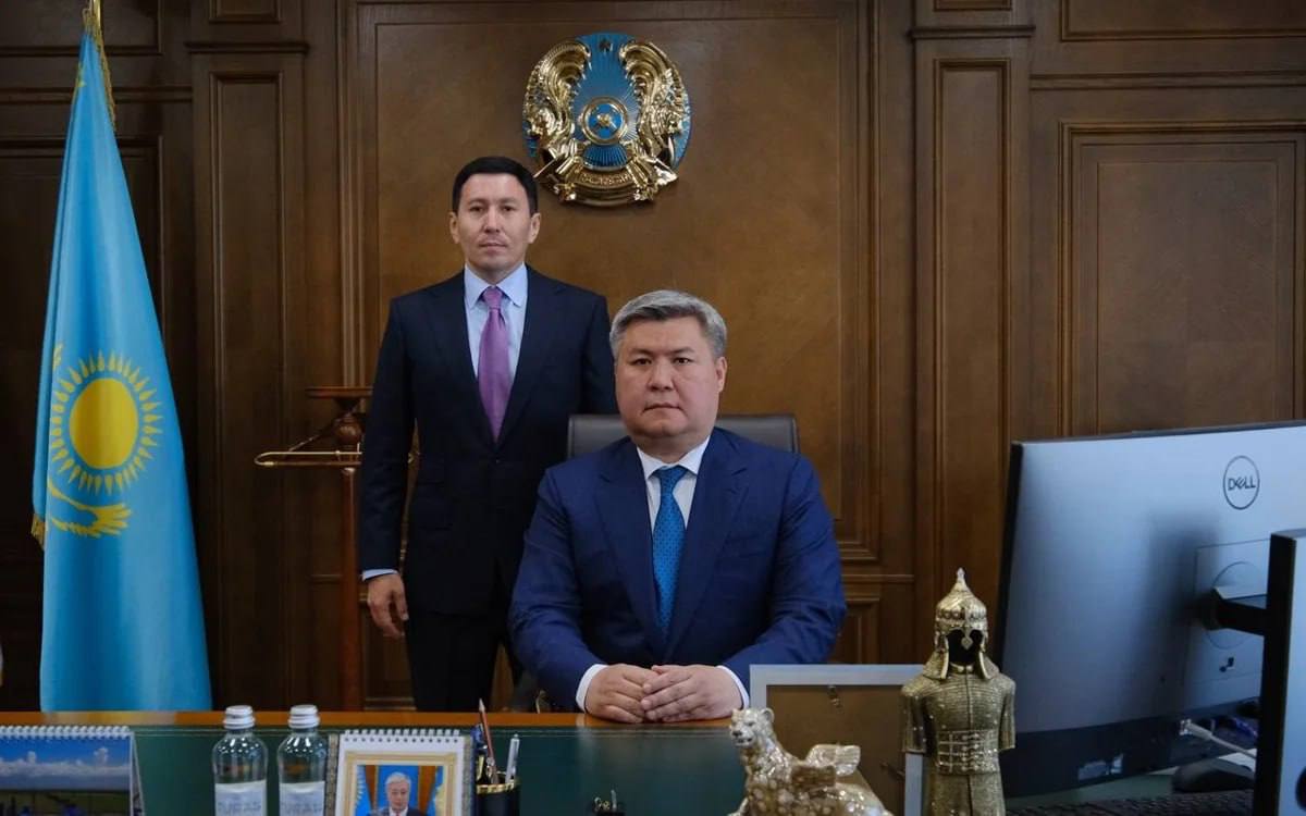 Бывший вице министр энергетики Алибек Жамауов возглавил QazaqGaz О назначении сообщили в пресс службе АО Самрук Казына Жамауов сменил Санжара Жаркешова который руководил QazaqGaz с марта 2022 года До этого он занимал должности вице министра энергетики и заместителя гендиректора компании управляющей контрактами по соглашениям о разделе продукции на нефтегазовых проектах QazaqGaz управляет централизованной инфраструктурой по транспортировке товарного газа и входит в портфель госфонда Самрук Казына kursivm kursiv news
