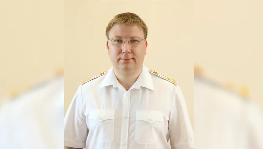 Отвечающий за мигрантов полковник в тульском УМВД пошел на повышение Владимир Ломакин стал замначальника регионального УМВД по вопросам гражданства и регистрации мигрантов В органах внутренних дел он служит с 2008 года Свою карьеру Ломакин начинал на посту дежурного по разбору с доставленными и задержанными дежурной части ОВД по Богородицкому району Награжден ведомственными медалями За доблесть в службе За боевое содружество За отличие в службе трех степеней Отмечен Почетной грамотой и Благодарностью МВД РФ