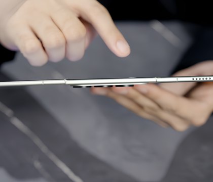 Tecno представила концептуальный складной смартфон Phantom Ultimate G Fold — он очень тонкий  Компания Tecno опубликовала ролик, в котором продемонстрировала фирменную «трикладушку» Phantom Ultimate G Fold. Пока что это концепт, но не исключено, что в будущем устройство доберется до коммерческой версии.  Читать далее