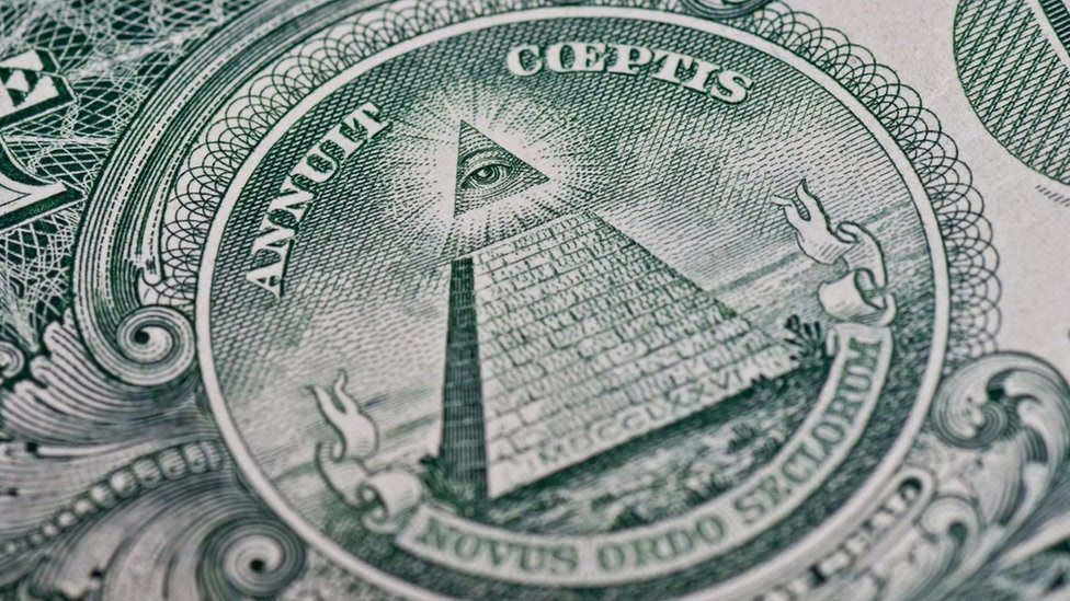 Ведущие криптоплатформы и правоохранительные органы ряда стран присоединились к сети Beacon Network позволяющей отслеживать и блокировать криптовалюты в режиме реального времени Разработчик решений для блокчейн анализа компания TRM Labs Решение созданное в сотрудничестве с правоохранительными органами ведущими криптобиржами и эмитентами стейблкоинов предназначено для предотвращения вывода незаконных средств из блокчейна говорится в пресс релизе компании Сеть поддерживают в том числе криптоплатформы Coinbase Binance PayPal Robinhood Stripe Kraken Ripple Crypto com Zodia Custody Blockchain com Anchorage Digital Bitfinex HTX Poloniex OKX LFJ 1inch Rhino fi Coinspot ChangeNow К проекту подключены правоохранительные органы США Канады Великобритании Ирландии Германии Нидерландов Швейцарии Испании Португалии Австралии Южной Кореи и ряда других стран а также специалисты по кибербезопасности В новой системе сотрудники правоохранительных органов криптодетективы и партнеры проекта отмечают адреса связанные с критическими на их взгляд угрозами после чего эта информация автоматически распространяется среди участников сети А когда отмеченные средства поступают например на участвующую в программе биржу сеть мгновенно ее оповещает об угрозе Криптоплатформа в свою очередь может заблаговременно проверять в системе адреса и на основе этой информации блокировать средства News Soft Gear Links