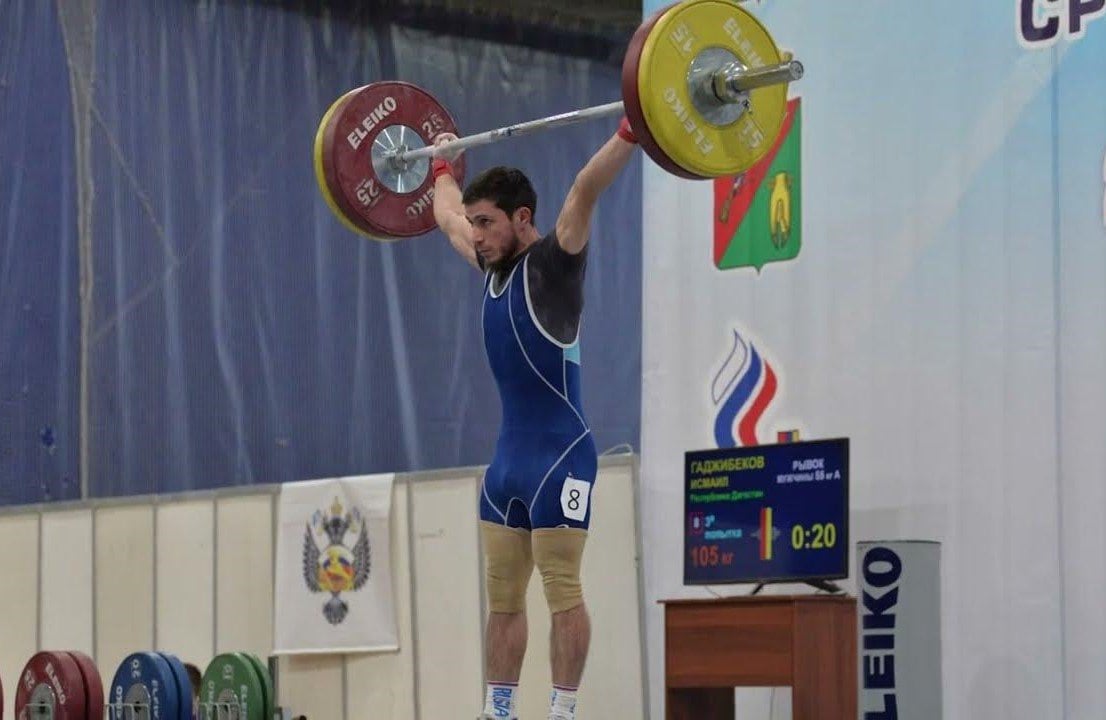 Тяжелоатлет из Дагестана представит Россию на чемпионате Европы  Такое право получил 3-кратный чемпион России и 5-кратный обладатель Кубка страны Исмаил Гаджибеков. Дагестанский атлет выступает в наилегчайшем весе до 55 кг.   В этом месяце Гаджибеков с новым рекордом лидировал на Кубке страны, который и стал главным отбором для российских атлетов на чемпионат Европы, запланированный в апреле в Молдавии.   Участие в предстоящих международных соревнованиях станет для дагестанского спортсмена самым значимым в карьере. Его наставники уверены, что штангисту по силам войти в число медалистов «Евро».