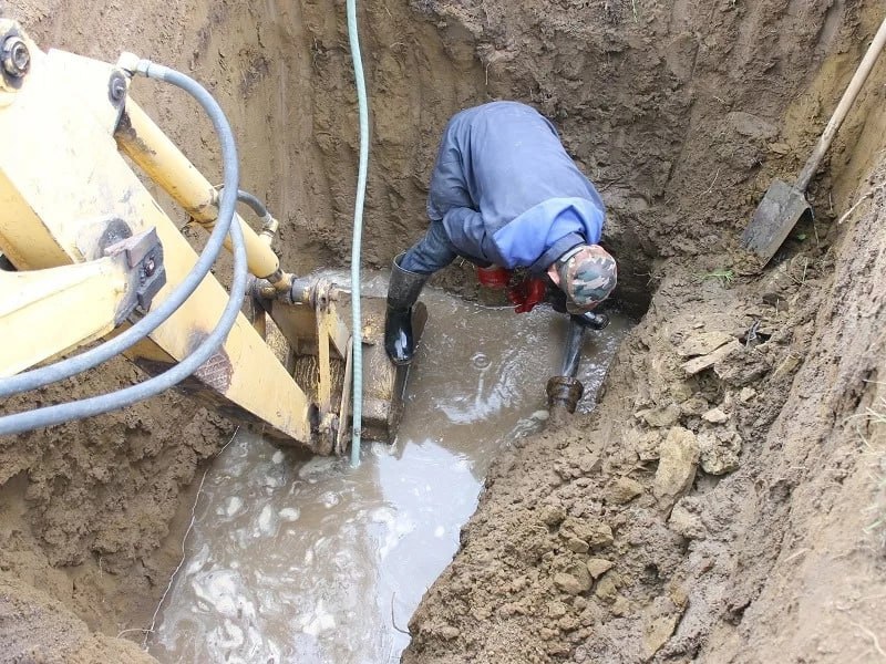 За 27 января устранено 297 аварий на сетях водоснабжения и водоотведения Донбасса. Как сообщили в оперштабе, работали 102 аварийные бригады.   На сетях теплоснабжения зарегистрировано 14 аварий, 9 - устранены. В аварийных работах задействованы 15 бригад.  Населению и в котельные доставлено около 1200 куб. м воды.