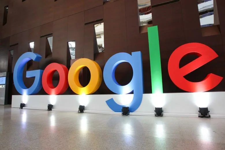 Материнская компания Google Alphabet отчиталась о росте выручки и прибыли выше ожиданий Уолл стрит В отчетах о доходах она сообщила что капитальные затраты компании будут выше чем ожидалось В 2026 году они составят 175 185 млрд это почти вдвое больше чем в 2025 году Приоритетных инвестиций потребуют вычислительные мощности ИИ GOOG jkinvest news jkinvest