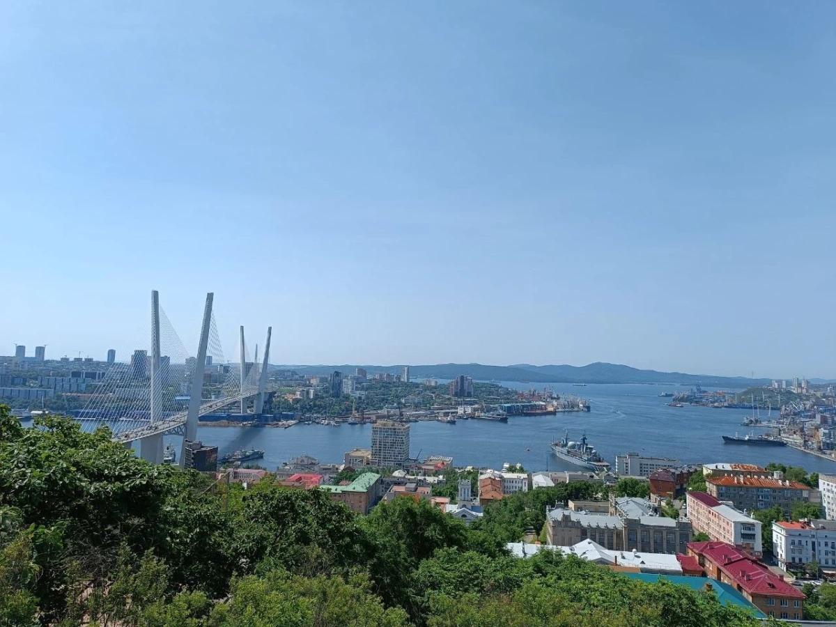 Число малых предприятий Владивостока выросло на 4 тысячи за пять лет Сегодня в дальневосточной столице зарегистрировано более 47 тыс. субъектов МСП. Об этом РБК Приморье рассказали в Центре развития предпринимательства Владивостока ЦРП . Ключевыми направлениями с наибольшей долей в экономике краевого центра считаются торговые, логистические, транспортные, строительные и туристические компании.