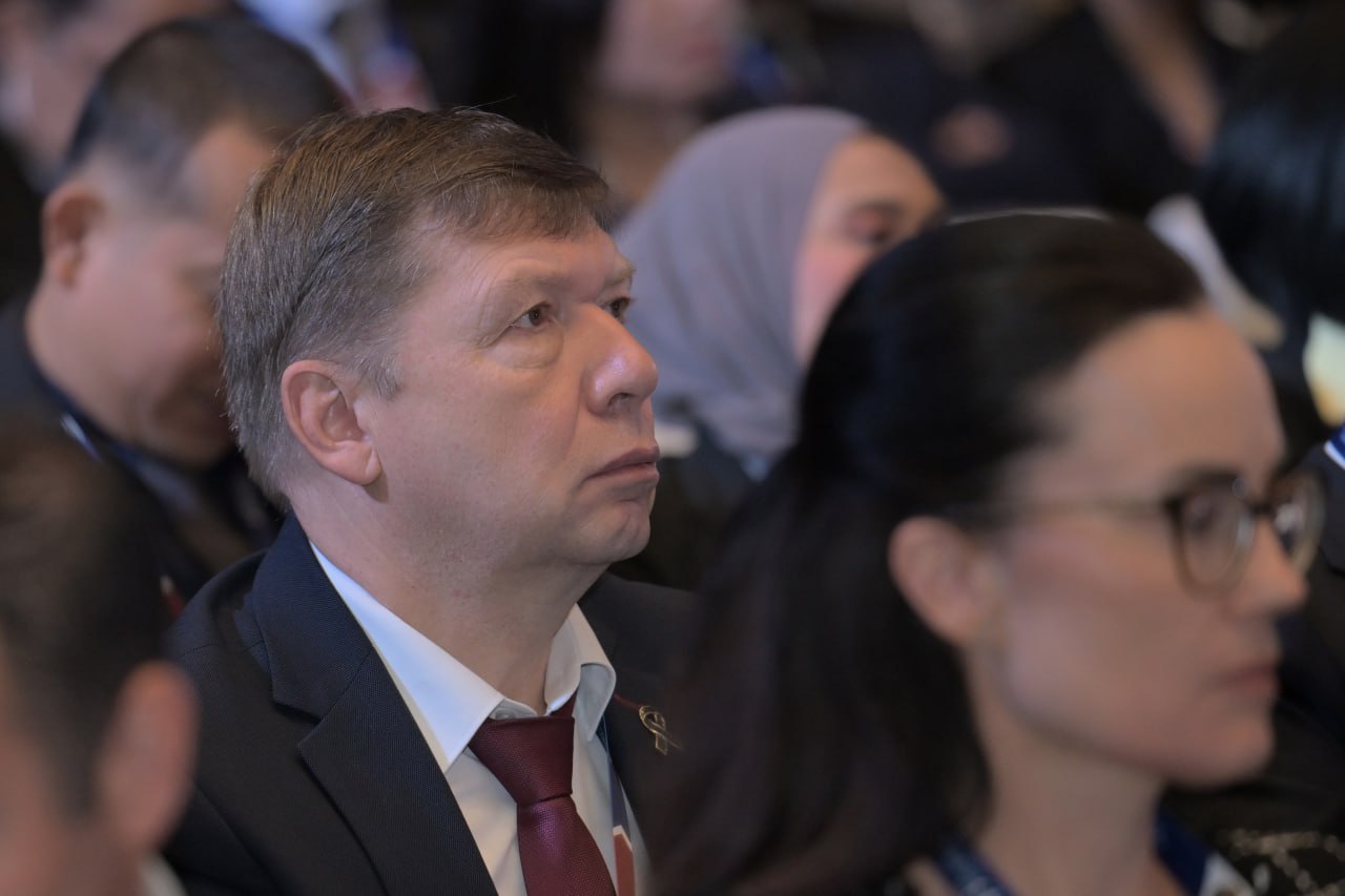 Фото с 43 й конференции Ассоциации национальных полиций стран участниц АСЕАН АСЕАНАПОЛ Глава МВД России Владимир Колокольцев в выступлении на конференции подчеркнул важность деполитизированного профессионального сотрудничества в сфере противодействия преступности Полный текст выступления на официальном сайте МВД России Подписаться ВКонтакте Поддержать ТГ канал Подписаться ivolk в MAX