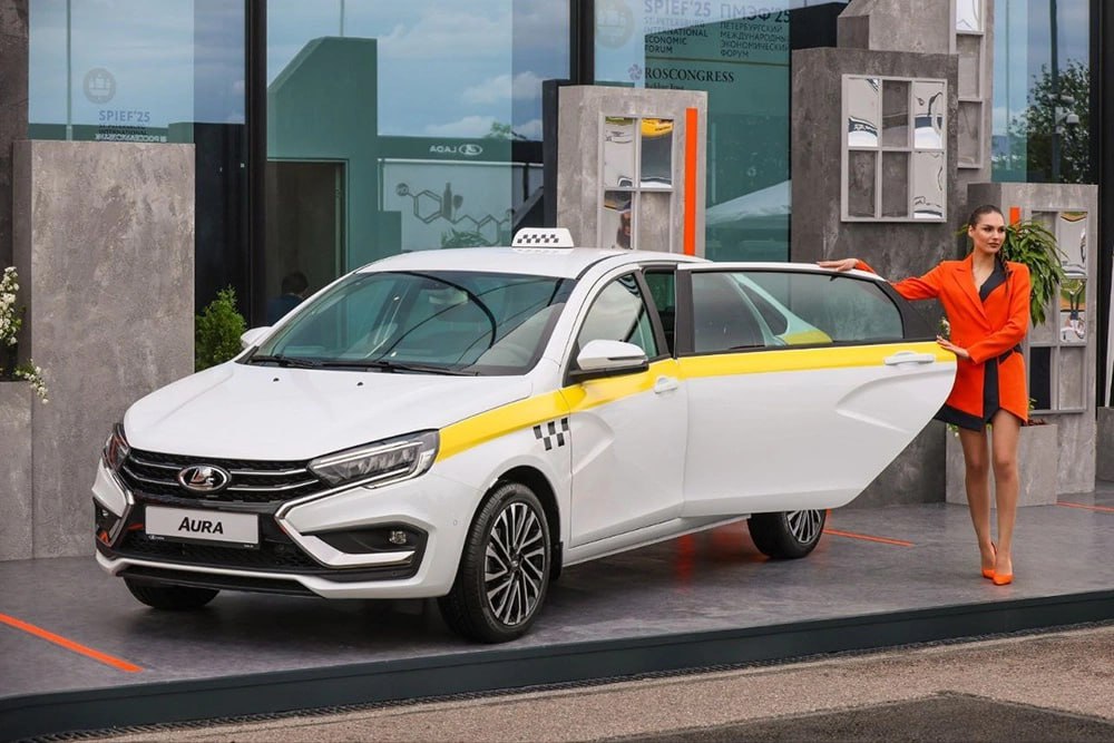 В таксопарках будет больше машин Lada Автопроизводитель начал поставки В рамках первой партии уже отгрузили 20 машин Lada Aura таксистам Москвы и Воронежа По договорённости между автоконцерном и Яндекс Такси в первой партии поставят 250 машин Авто if market news