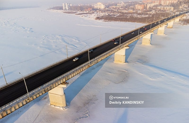 Тело 19-летней девушки нашли у Коммунального моста  Тело девушки обнаружили 11 марта на земле под Коммунальным мостом в Томске.   «Проводится доследственная проверка, устанавливаются обстоятельства произошедшего. По результатам проверки будет принято процессуальное решение», — сообщили в СК.  #томск #новоститомска