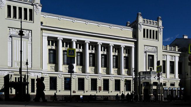 По данным агентства ТАСС которое ссылается на источник Ленком Марка Захарова и Центр драматургии и режиссуры планируется объединить до конца 2025 года Ранее худрук обоих театров Владимир Панков отмечал что симбиоз пойдет им на пользу с творческой и административно хозяйственной точки зрения Александр Казаков ТАСС