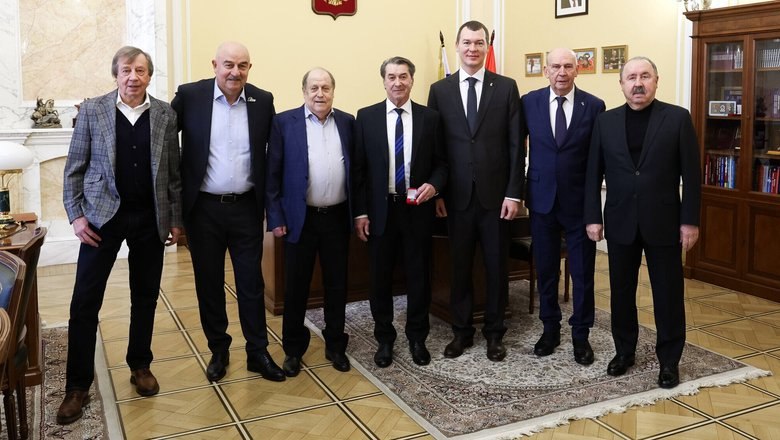 Экс тренеры сборной России предложили Минспорту ужесточить лимит до 8 9 легионеров в заявке и ввести налог на дополнительных иностранцев РИА Новости Инициативу на встрече с министром Дегтяревым озвучили Черчесов Семин Газзаев и Гершкович