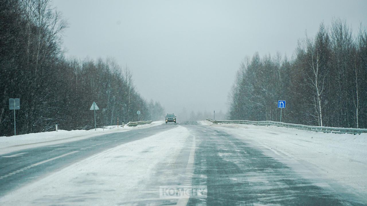 Трассу Комсомольск — Хабаровск закрывают для автобусов  С 19:00 вводится ограничение на движение пассажирских автобусов по трассе Хабаровск — Комсомольск-на-Амуре. Так что выбирайте другие варианты, как добраться до краевой столицы. Тем более, что пробку на Малышево ещё не растащили.  Ранее было введено ограничение на дорогах Лидога — Ванино и Селихино — Николаевск. Дороги на Амурск и Солнечный для автобусов пока не закрывали.