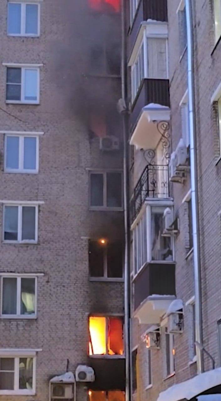 В доме на Пресненском Валу горят подъезд и несколько квартир спасение жильцов продолжается Ранг пожара повышен до второго Агентство Москва в Max