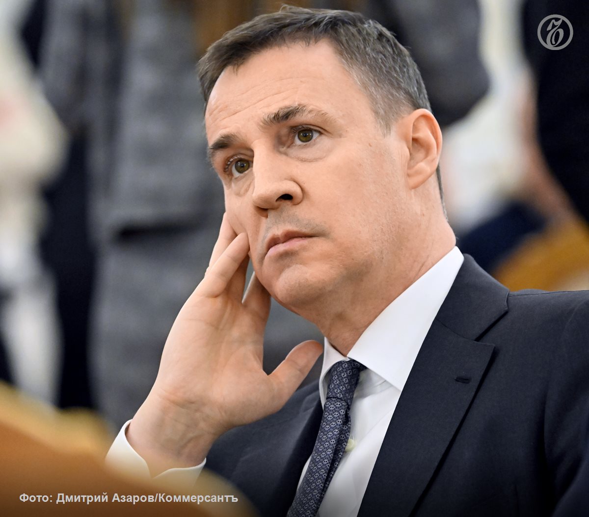 Минприроды разработало проект предусматривающий сохранение в 2026 году действующих коэффициентов к ставкам экологического сбора По прежним планам их значения по отдельным видам утилизируемых товаров и упаковки отражающие сложность переработки должны были вырасти в полтора два раза Заморозка коэффициентов не повлияет на предстоящее повышение самих базовых ставок экосбора споры вокруг которого в правительстве продолжаются но даст бизнесу больше возможностей для адаптации к ужесточению требований по утилизации Ъузнал