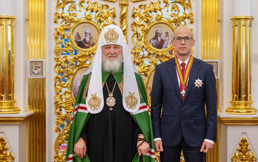 Награды от Патриарха Патриарх Кирилл во время визита в Воткинск вручил Главе Удмуртии Александру орден благоверного князя Даниила Московского. Митрополит Ижевский и Удмуртский Викторин был удостоен ордена преподобного Серафима Саровского II степени Фото: Олег Варов, www.patriarchia.ru #Ижевск #Удмуртия
