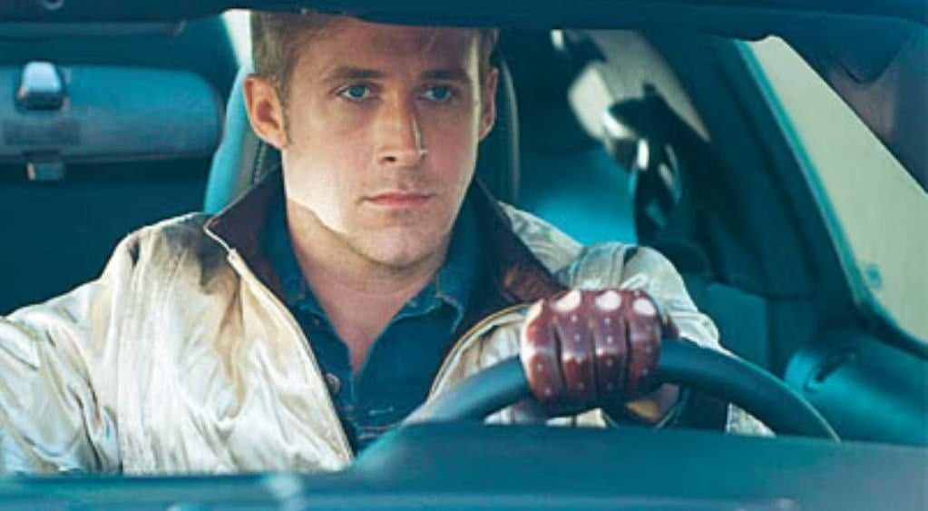 Уралец специально сбил пешехода чтобы отдохнуть от жены за решеткой Свердловчанин выбрал радикальный способ побега от семейных конфликтов После очередной ссоры с супругой мужчина сел за руль и начал нарушать ПДД На одном из переходов он совершил наезд на женщину специально поддав газу но не рассчитал пешеход не пережила столкновения Суд признал уральца виновным в убийстве и подарил ему желанный отпуск 9 лет и 11 месяцев колонии Правда без права досрочного возвращения к супруге Видимо развод казался ему слишком простым решением Подпишитесь на Абзац TG VK Дзен MAX Rutube