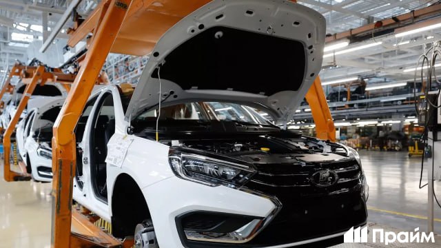 АвтоВАЗ с января 2026 года проиндексирует цены на автомобили Lada на 0 5 в среднем по модельному ряду О чем еще сообщили в компании  В 2026 году компания начнет продажи новой Lada Vesta Sport   АвтоВАЗ снизит начальную стоимость моделей Aura и Largus на 14 и 3 8 соответственно  Концерн в 2026 году нарастит выпуск автомобилей Lada примерно на 23 до 400 тысяч машин Подписывайтесь на ПРАЙМ в МАХ