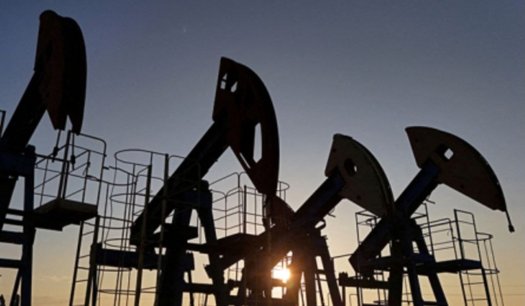 Пакистан заинтересован в новых поставках нефти из России. Министр Нефти Пакистана Али Первез заявил что НПЗ Пакистана еще не настроены под тяжелую нефть российской марки Urals - но как только это случится, поставки увеличатся.