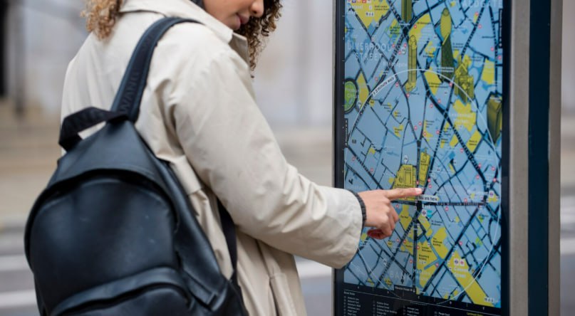 В Ростове на Дону установят 20 умных остановок до конца 2025 года Досрочно установлено 50 интерактивных остановок еще 20 в процессе возведения Все работы планируют завершить в 2029 году Остановки оборудованы камерами электронными табло и бесплатным Wi Fi Власти города заключили соглашение с компанией АПР Сити ТВД для создания сети из 450 умных остановок в течение 5 лет Подписаться Забустить