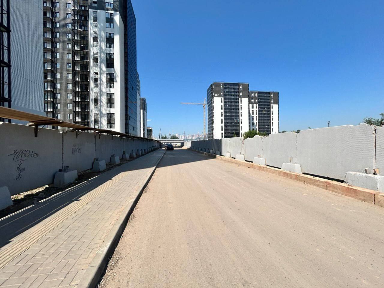 На Пашенном появятся детский сад и новая дорога. На Складской, на участке в 3,35 га, по проекту КРТ застройщик «КБС» построит детский сад на 190 мест, дорогу к домам на Судостроительной и передаст городу две квартиры для переселенцев. Срок по договору до конца 2030 года. Застройщик представил проект планировки: кроме домов, на территории будет благоустроенный пешеходный бульвар. Подписаться Прислать новость