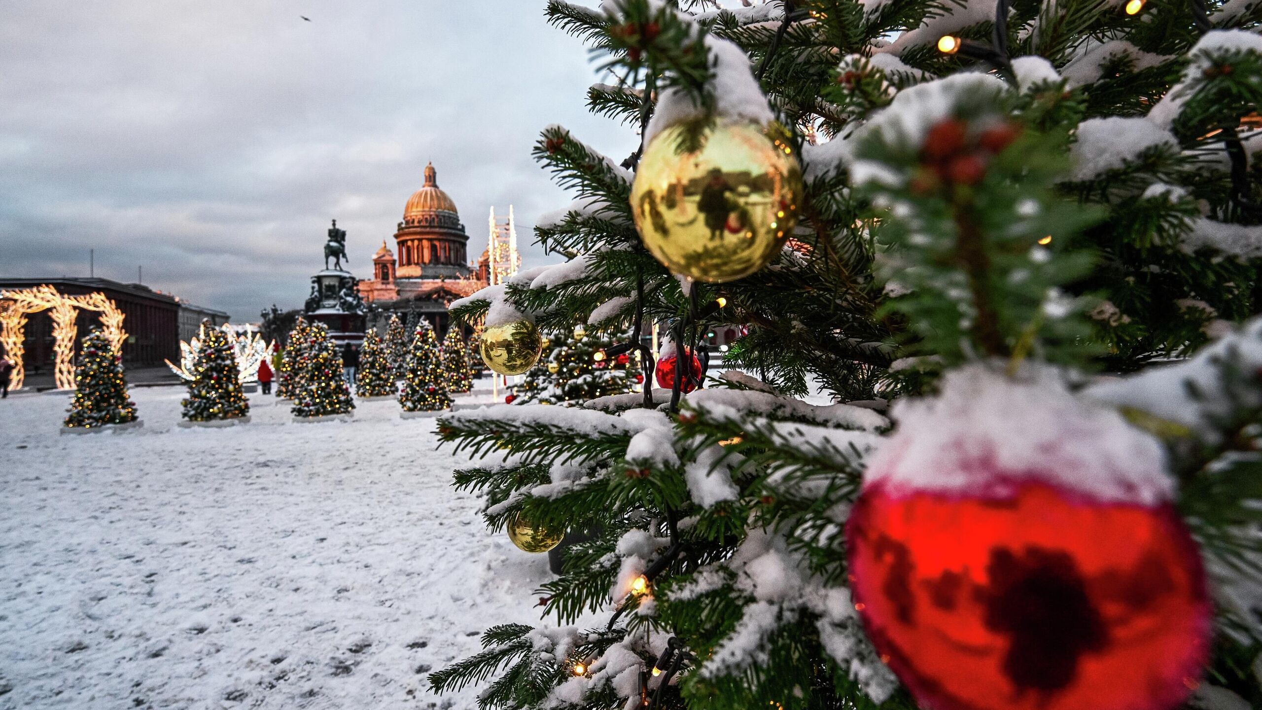 Январь 2026 года станет самым коротким рабочим месяцем в следующем году россияне будут работать только 15 дней сообщила РИА Новости член комитета Госдумы по труду социальной политике и делам ветеранов Светлана Бессараб Январь 2026 года станет самым коротким рабочим месяцем в году сказала Бессараб Она отметила что россиян ожидает три недели по пять рабочих дней Всего в январе нам предстоит работать 15 рабочих дней добавила политик