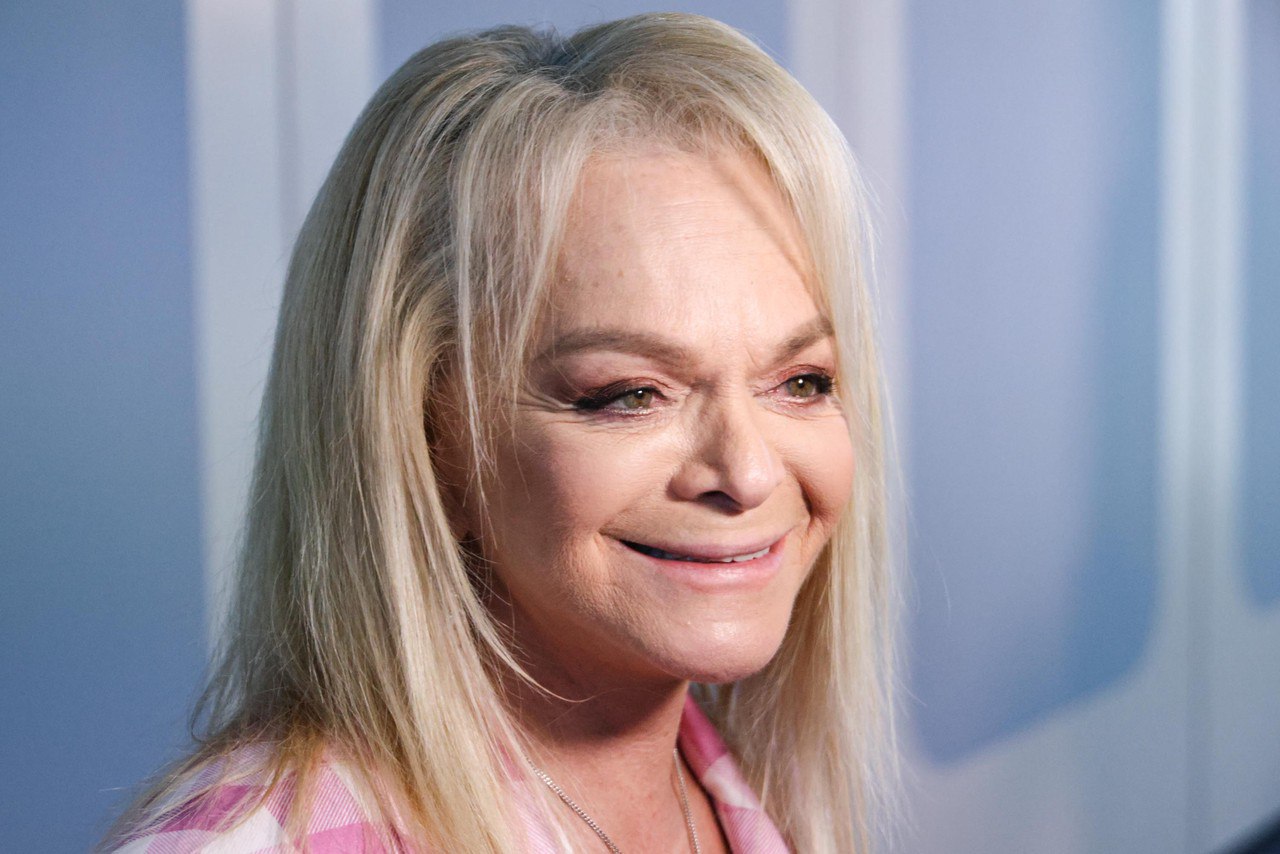 Дропперов которых использовали для аферы с деньгами Долиной обязали выплатить певице 49 млн рублей Такая сумма является компенсацией за неосновательное обогащение решение принял суд Йошкар Олы Как выяснила инстанция в апреле Лариса Долина по указанию мошенников действовавших с территории Украины перевела каждому из дропперов по несколько миллионов рублей В ряде случаев банковские счета открывались за день до поступления средств   Подпишитесь на Абзац TG VK Дзен MAX Rutube