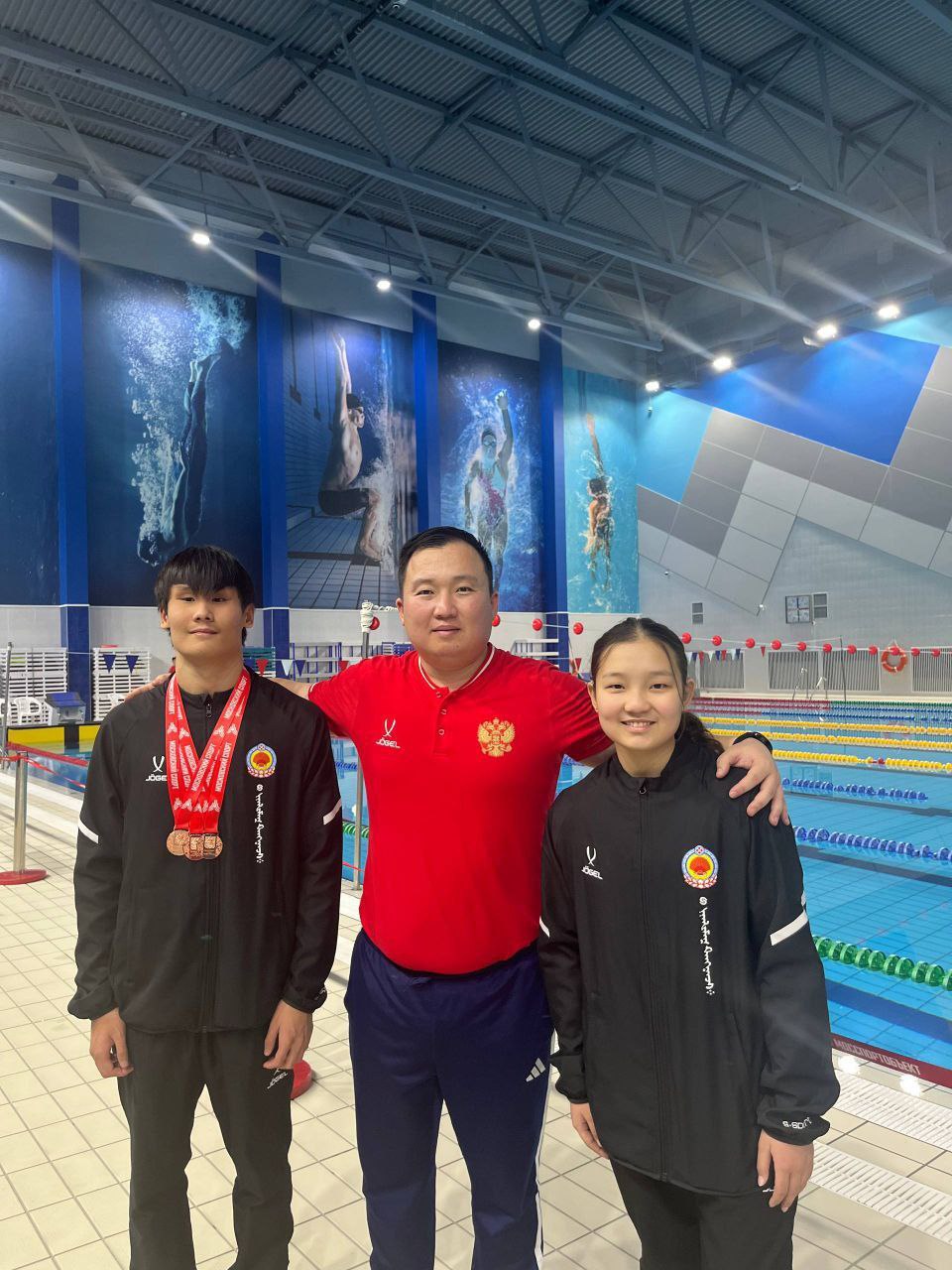 С 19 по 20 декабря в Москве на базе современного спортивного комплекса Акватория Зил прошел Открытый Кубок Олеси Владыкиной по плаванию среди лиц с ограниченными возможностями здоровья Соревнования организованные ФСО Юность Москвы объединили более 330 сильнейших атлетов из Москвы Московской области Республики Беларусь и более 20 регионов России Республику Калмыкия достойно представили воспитанники БУ ДО РК Республиканская спортивно адаптивная школа паралимпийского резерва Наши ребята показали стальной характер и волю к победе Абушаев Дантес стал трехкратным бронзовым призером Кубка класс S11 S13 50 м брасс 100 м брасс 100 м баттерфляй Бамбыкова Юлиана класс S15 5 место 100 м на спине Отдельную благодарность выражаем тренеру наших спортсменов Оникову Чингису Савровичу Поздравляем ребят и желаем им новых рекордов Присоединяйтесь к нам в МАХ