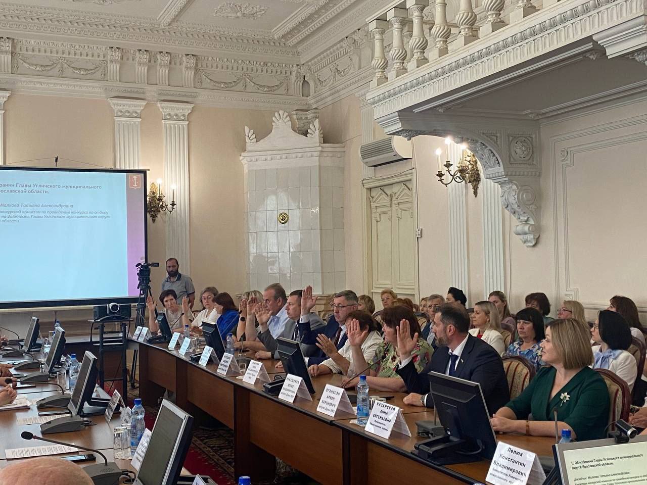 После перехода на одноуровневую систему муниципального управления в регионе проходят выборы глав. Первыми с руководителями определились Угличский и Гаврилов-Ямский округа. Депутаты единогласно поддержали Илью Владимировича Филипцова и Алишера Хужамуратовича Рустамова соответственно. У обоих серьезный опыт работы в органах местной власти и на руководящих должностях в муниципальных структурах, оба хорошо знают проблематику своих территорий и имеют необходимые профессиональные и личные качества для решения поставленных задач. Поздравляю новых глав с избранием. Желаю успехов, поддержки жителей и плодотворной работы на благо округов и региона в целом!