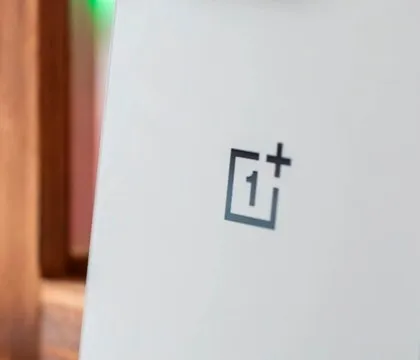 Digital Chat Station показал портативную игровую консоль от OnePlus Инсайдер Digital Chat Station ранее сообщал что некоторые китайские производители смартфонов на фоне кризиса памяти посматривают на другие сегменты устройств В частности на рынок портативных консолей Видимо OnePlus одна из таких компаний
