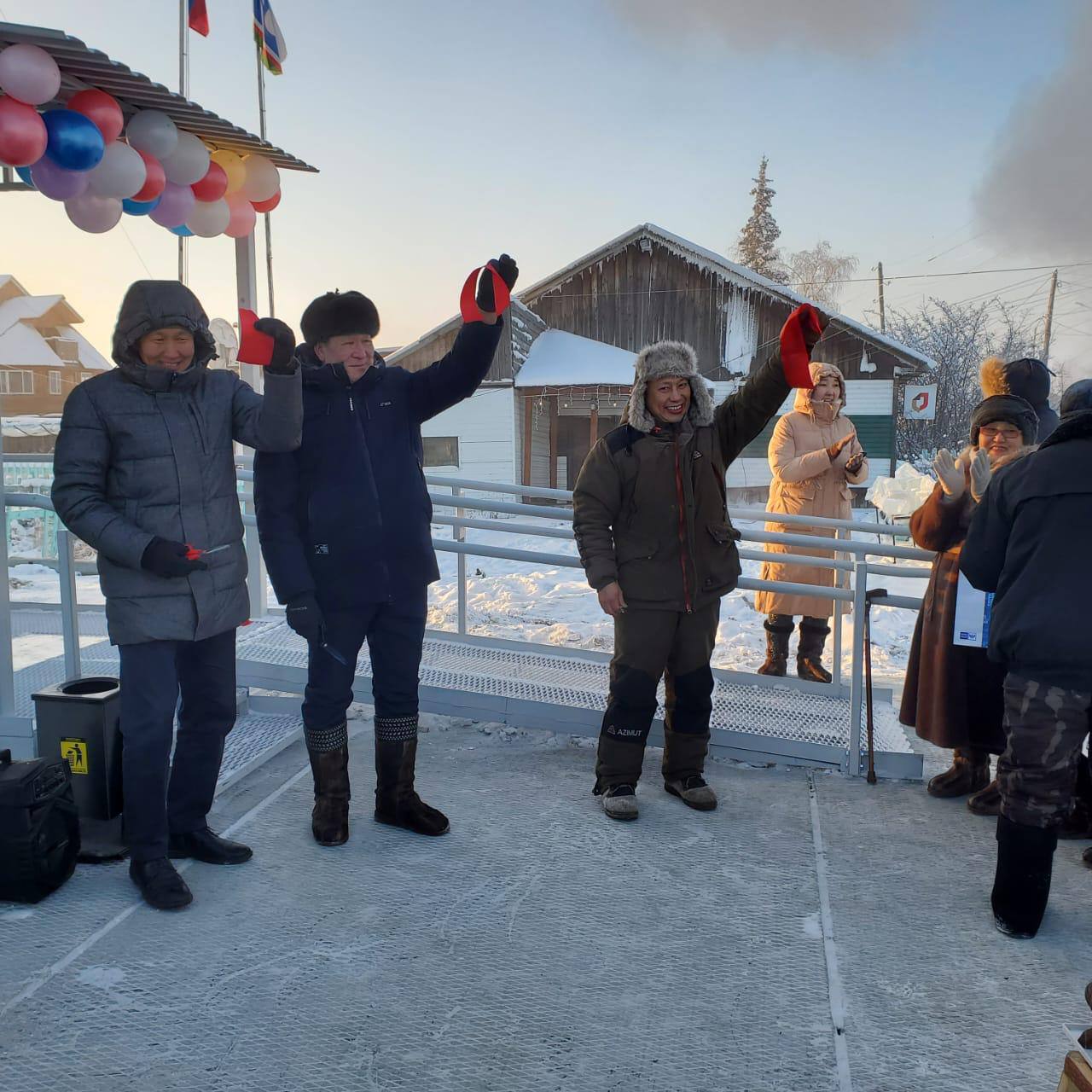 В 2024 году в Якутии открыли два новых модульных почтовых отделения: одно в селе Черкех Таттинского улуса, другое — в селе Крест-Кытыл Намского улуса.   Почтовое отделение в Черкехе начало работать в конце декабря, строительство заняло 80 дней. Теперь более 1 000 жителей могут пользоваться почтовыми и финансовыми услугами в комфортных условиях, включая доступ к порталу Госуслуг и медицинским приборам.   Отделение в Крест-Кытыле функционирует уже месяц. Открытие модульных отделений улучшает доступ к социальным услугам в сельских районах.   Директор УФПС Республики Саха  Якутия  Пётр Птицын отметил, что современные технологии и оборудование позволили быстро провести модернизацию и расширить услуги. Это стало возможным благодаря президентской программе, охватывающей 30 миллионов жителей страны.