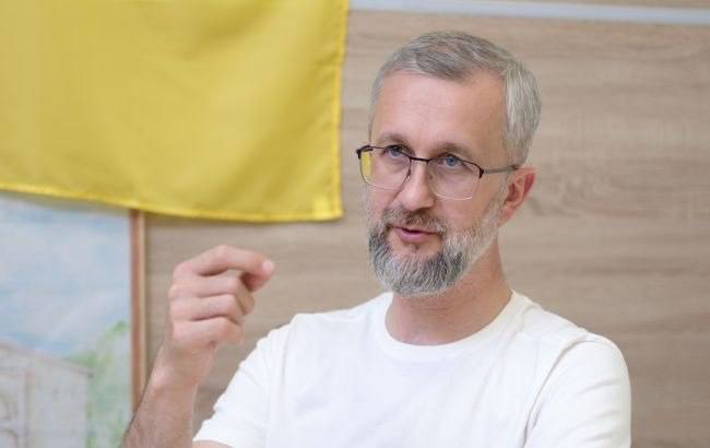 Посол Украины в Анкаре сообщил об активной подготовке к визиту Эрдогана в Киев  «Сейчас мы активно работаем над организацией визита Эрдогана в Украину. Зеленский лично передавал приглашение и я его повторил во время встречи с турецким президентом. Этот визит требует значительных усилий, поскольку существует немало вопросов, мешающих его реализации. Приглашение Зеленского очень простое: Турция заинтересована в подписании соглашения о свободной торговле. Зеленский предложил ратифицировать это соглашение во время визита Эрдогана, что было бы хорошим и символическим шагом», - заявил посол Украины в Турции Джелял