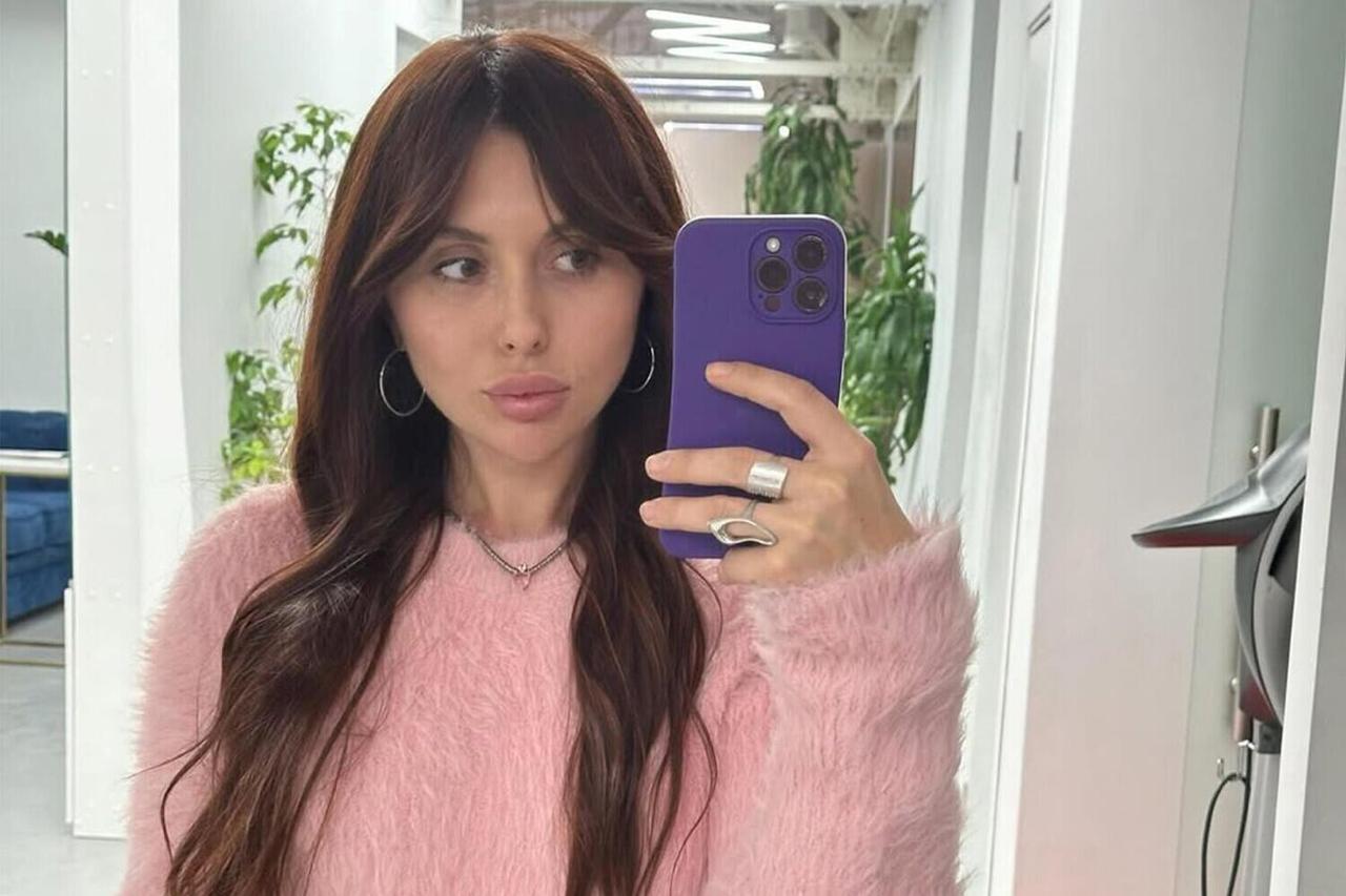 Бывшая жена Паши Техника Павла Ивлева Ева Карицкая объявила что собирается забрать все права на треки рэпера у его экс менеджера Марка Яровного Сейчас часть песен удалена со стриминговых площадок Яровный якобы не представляет отчетность по доходу от них