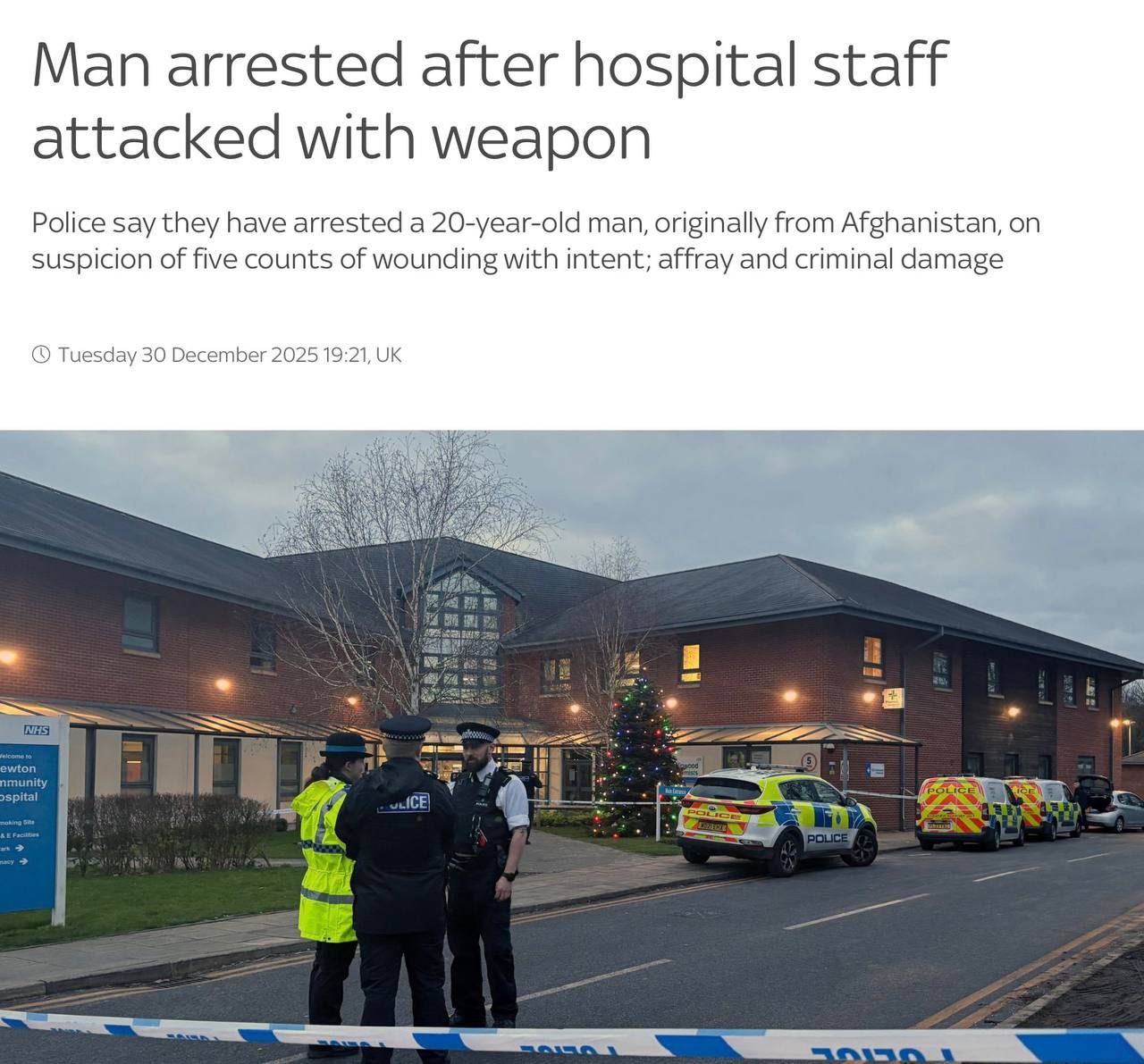 Вооружённый ломом 20 летний выходец из Афганистана напал на людей в приёмном отделении английской больницы Sky News Он пришёл записаться на приём в больницу Newton Community Hospital в городе Ньютон Ле Уиллоус но после отказа достал лом и стал угрожать окружающим ранив пятерых и повредив стойку регистрации Полиция задержала нападавшего на месте пострадавшим оказана первая помощь НАШИ РЕСУРСЫ Telegram Tik tok YouTube RUTUBE