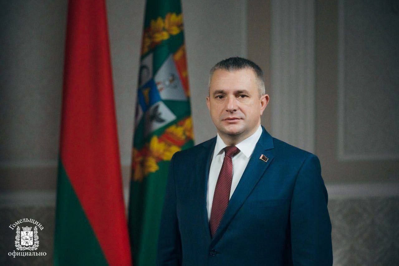 Председатель облисполкома Иван Крупко поздравил работников и ветеранов системы труда и социальной защиты Гомельской области с профессиональным праздником Примите искренние поздравления с Днём работников социальной защиты Ваша сфера связана с интересами каждого человека каждой семьи и является одной из наиболее сложных и многогранных составляющих общественной жизни Следуя принципам милосердия и человеколюбия соцработники помогают людям оказавшимся в трудной жизненной ситуации Их добросовестная и самоотверженная работа чувство ответственности умение сопереживать сохраняют веру в идеалы добра и справедливости Примите слова признательности и благодарности за ваш поистине благородный труд Искренне желаю крепкого здоровья неиссякаемой энергии счастья оптимизма и благополучия