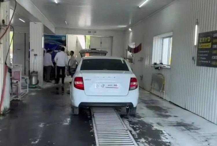 Из-за нехватки воды в Назрани закрывают автомойки Предпринимателей попросили приостановить деятельность до следующего понедельника – 21 июля. Обойти организации и объяснить причины закрытия мэр города Руслан Оздоев поручил экономическим отделам администрации вчера. Согласно прогнозу погоды, сегодня в Назрани температура составляет +24…+31 градуса. При этом особый противопожарный режим в Ингушетии пока не вводили.