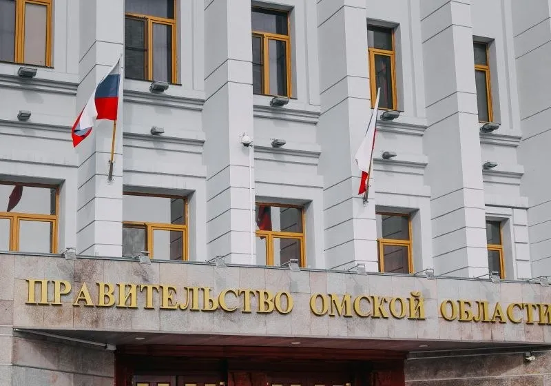 Омской области спишут задолженности по бюджетным кредитам на 3 3 млрд рублей Председатель правительства России Михаил Мишустин подписал распоряжение о списании задолженностей по бюджетным кредитам 21 региону В их числе Омская область Как сообщил губернатор Омской области Виталий Хоценко сумма списания составит 3 3 млрд рублей При этом за прошлый региону списали около 10 млрд рублей задолженности В правительстве России пояснили что списание задолженностей по бюджетным кредитам позволит облегчить долговую нагрузку на бюджетную систему субъектов поддержать дальнейшее совершенствование условий работы региональной экономики и повышение качества жизни граждан БК55 в MAX