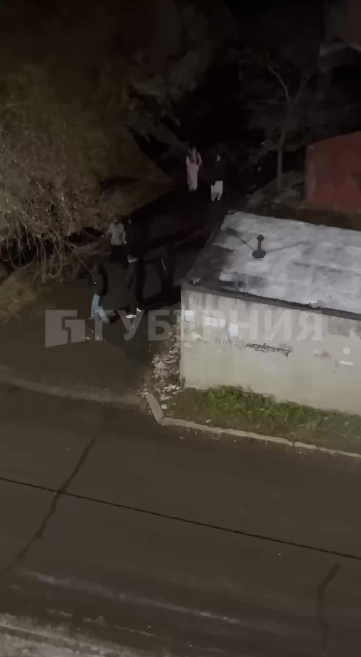 Подростки устроили опасные игры на железной дороге и в заброшенном вагоне