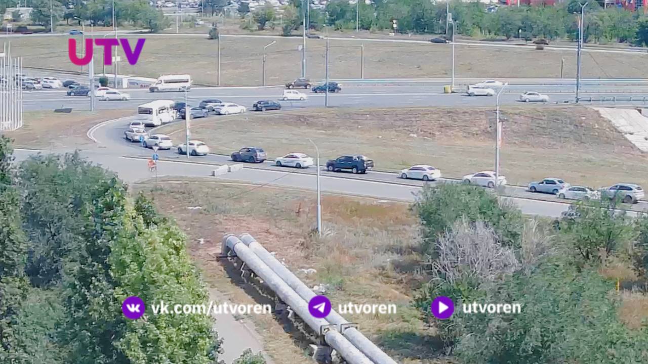 С 25 июля участок развязки по проспекту Гагарина и Загородному шоссе закрыли до 10 августа   Движение ограничили на съезде с проспекта Гагарина на Загородное шоссе в сторону поселка Ивановка.   Объехать можно по оставшимся трем съездам развязки, а также с разворотом в районе улицы Ростошинской. Также по съезду на развязку Нежинское шоссе-Загородное шоссе.      Оренбуржье