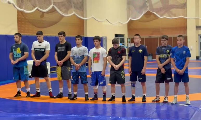 Дагестан на первенстве мира по борьбе представят 4 вольников В Афинах 1-3 августа состоится юношеский чемпионат мира по вольной борьбе, в котором в составе сборной России примут участие четверо представителей Дагестана. Сегодня тренерский штаб национальной команды огласил состав участников предстоящего первенства. Среди дагестанских атлетов в него попали Ислам Рабаданов 48 кг , Магомед Ибрагимов 65 кг , Зубаир Багилов 71 кг и Магомедрасул Омаров 110 кг .